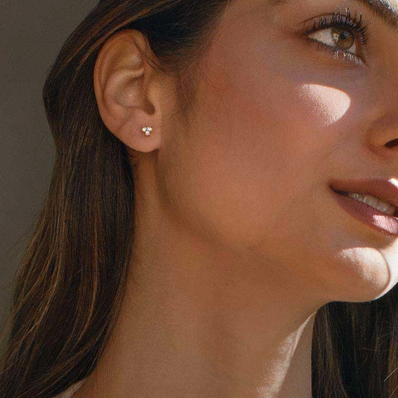 Petite Star Studs Gold Diamonds - Drakenberg/Sjölin - Suuri valikoima & ilmainen lahjapaketointi - Nordicspectra.fi