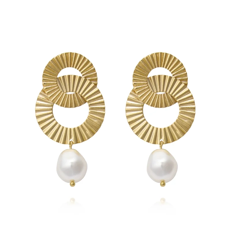 Caroline Svedbom – Mila Pearl Earrings Gold
