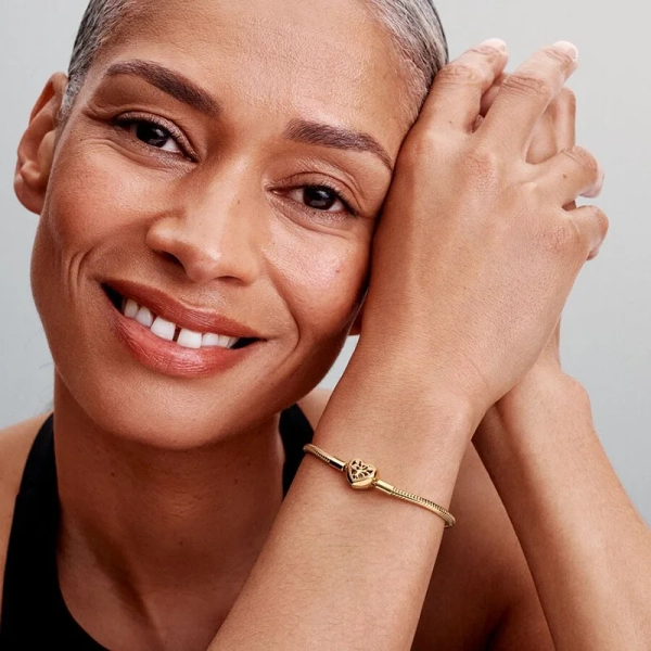 Moments Familjeträd Hjärtlås Ormkedjearmband Guld - PANDORA - 1-2 dagar leverans - Gratis paketinslagning