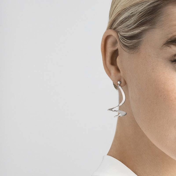 Möbius Korvakorut Twist - Georg Jensen - Suuri valikoima & ilmainen lahjapaketointi - Nordicspectra.fi