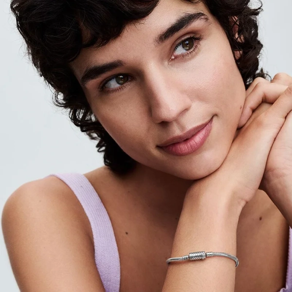 SS24_A_PDP_Model_Single_113_1x1_RGB