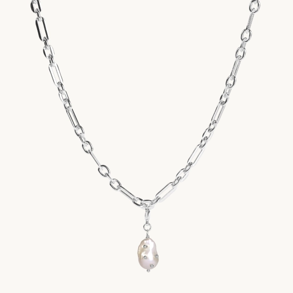 designad av Emma Israelsson. Bredd 11 mm