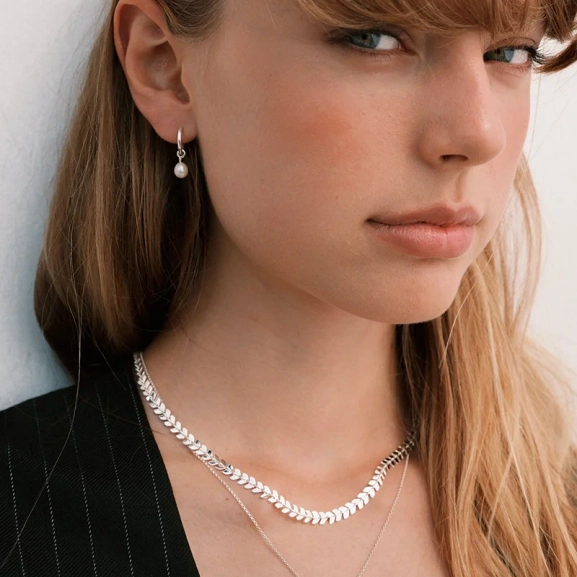 Treasure Pearl Hoops Silver - Syster P - Snabb leverans & Gratis paketinslagning - Nordic Spectra
