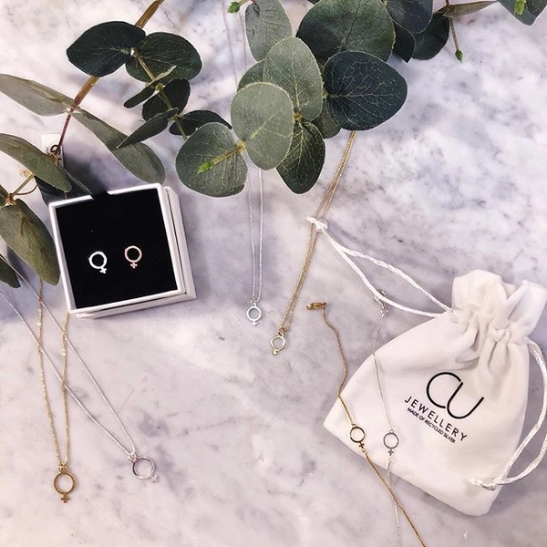 Letters Venus Small Ear Silver -CU Jewellery - Snabb frakt & paketinslagning - Nordicspectra.se