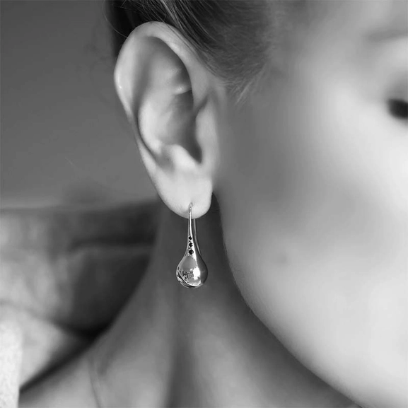 Drop Globe Stone Earrings Silver - Emma Israelsson - Suuri valikoima & ilmainen lahjapaketointi - Nordicspectra.fi