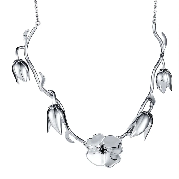 Helleborus Collier i silver med blomstjälkar och knoppar