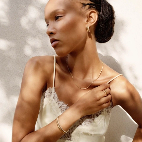 ser ut som dubbla örhängen.