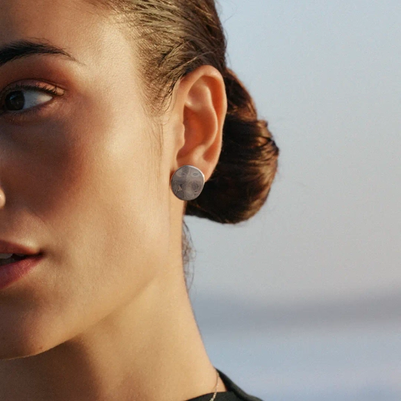 Flowy Studs Steel - Edblad - Snabba leveranser - Gratis paketinslagning