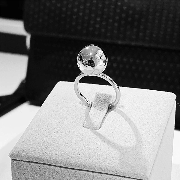 Globe Ball Ring Silver - Emma Israelsson - Snabb frakt & paketinslagning - Nordicspectra.se