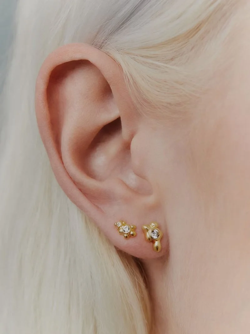 Lily Studs Gold - Maria Black - Snabb frakt & paketinslagning - Nordic Spectra