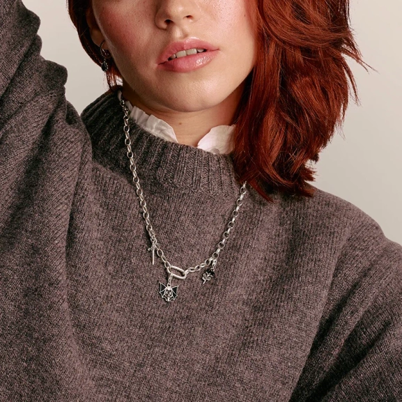 Svart rosenberlock från True Romance-kollektionen i återvunnet 925 silver med svart emalj