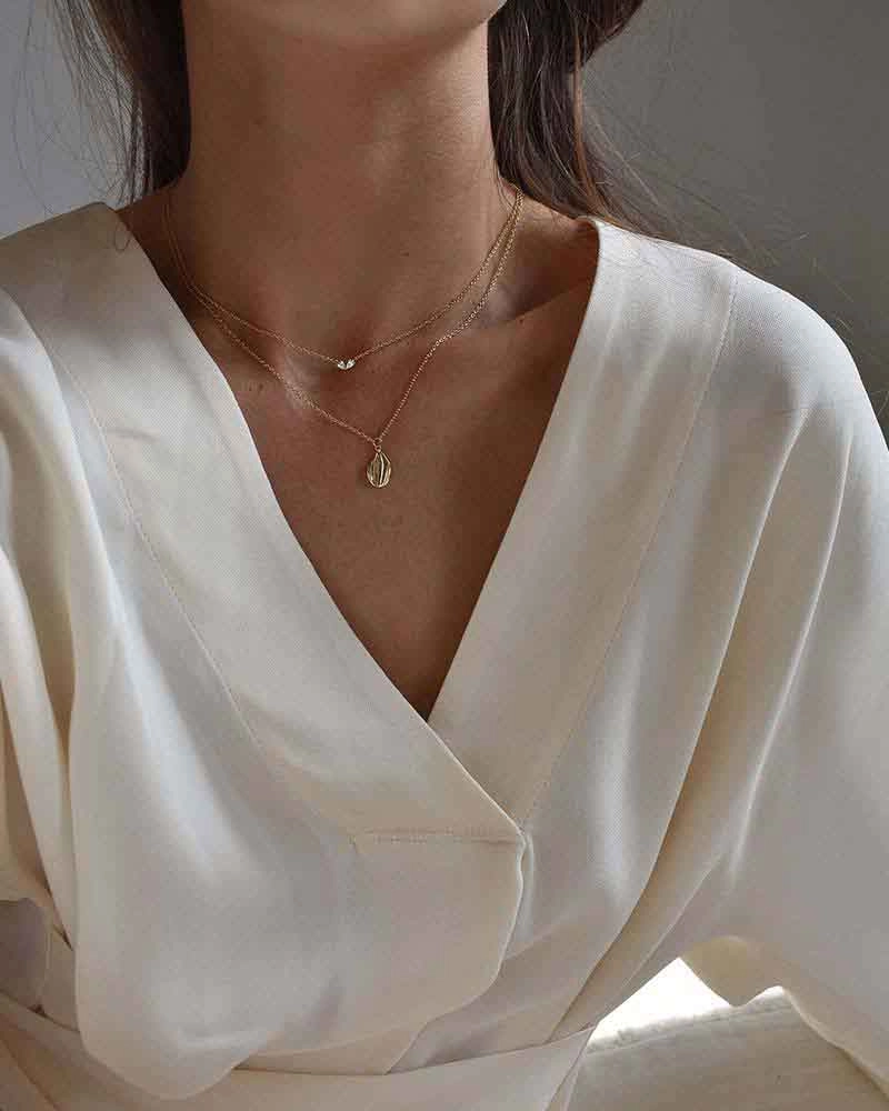A Forest Drop Necklace Gold - Drakenberg Sjölin Halsband - Snabb frakt & paketinslagning - Nordicspectra.se