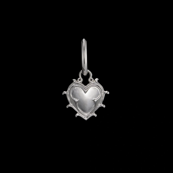 Der Ohrring „Ewiges Herz“ aus Silber