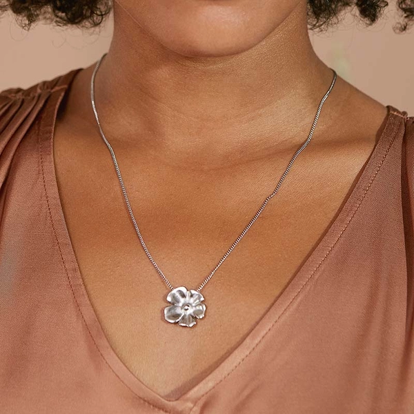 Floral Necklace L Steel - Edblad - Snabb frakt & paketinslagning - Nordicspectra.se