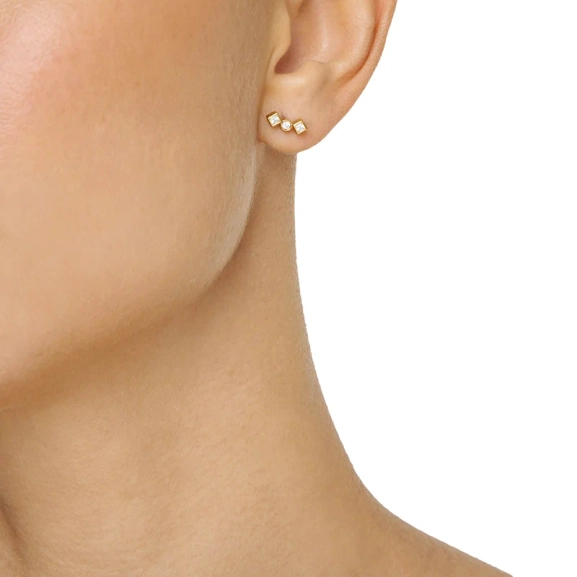 Twinkle Ear Gold örhängen i 18K guld med sex diamanter