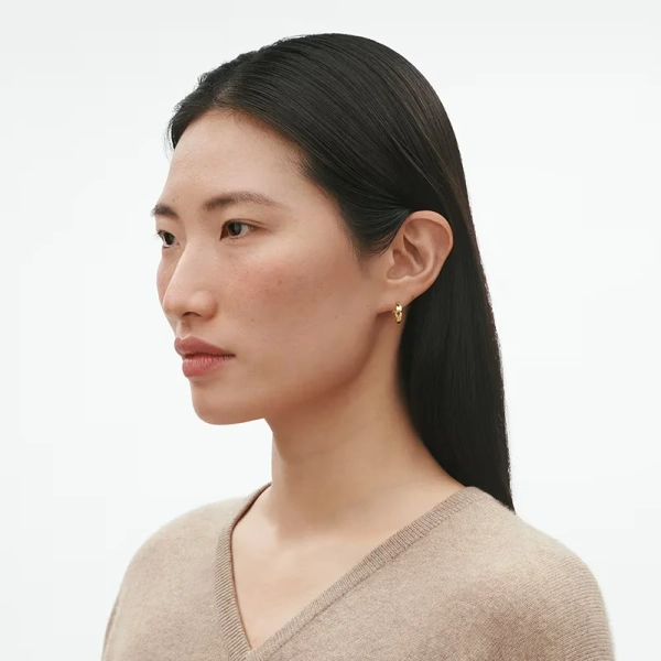 eleganta örhängen med mjuka konturer från Georg Jensen