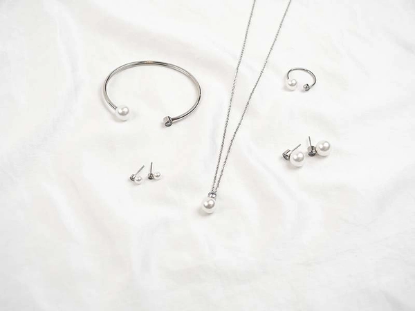 Luna Studs Large Steel - Edblad - Snabb frakt & paketinslagning - Nordicspectra.se