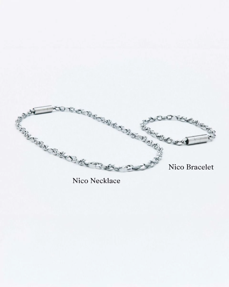 Halsband i polerat rostfritt stål med fasettslipad