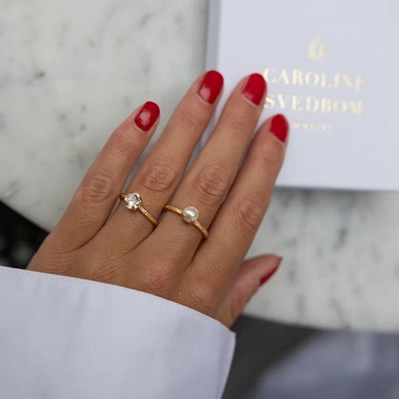 Natti Ring Gold Crystal - Caroline Svedbom - Snabb frakt & paketinslagning - Nordic Spectra