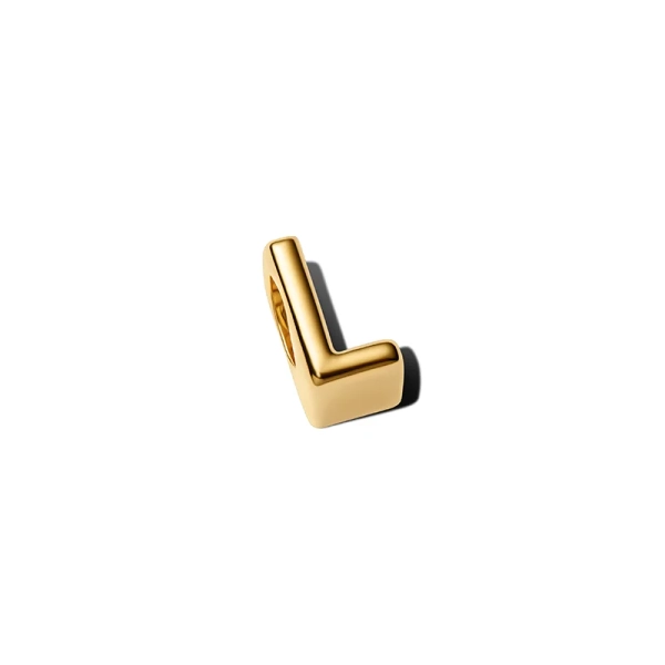 Bokstaven L Berlock Guld från Pandora Moments ger din stil en personlig prägel med subtil glans och sofistikerad design.
