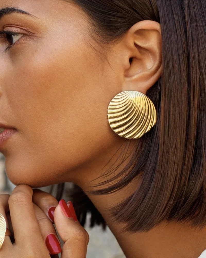 Shelli Studs L Gold - Edblad - Snabb frakt & paketinslagning - Nordic Spectra