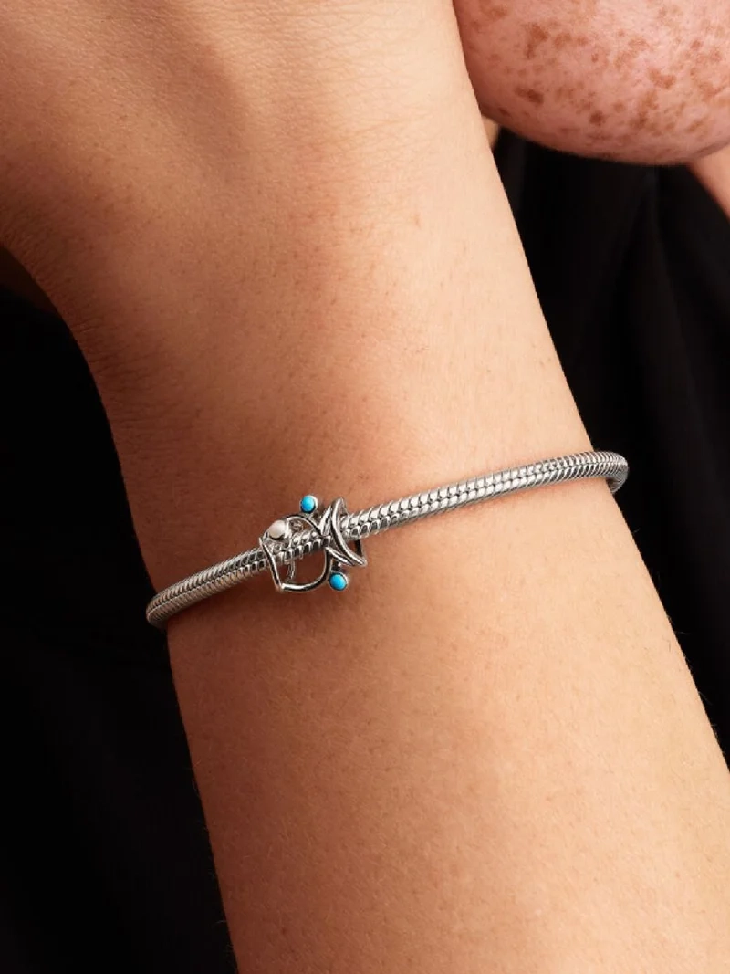 ger en känsla av lyx och trygghet. En perfekt accessoar för att komplettera din stil med elegans.