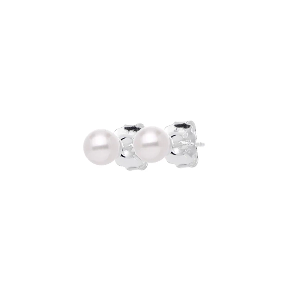 Petite Pearl Single Studs i silver med vita sötvattenspärlor