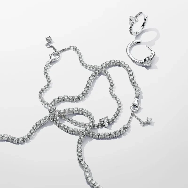 SS24_A_PDP_Product_Styled_09_1x1_RGB