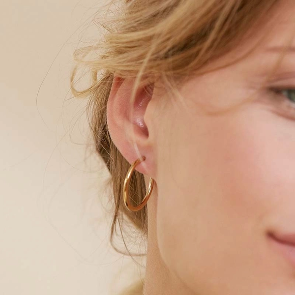 Hoops Earrings Gold Medium - Edblad - Snabb frakt & paketinslagning - Nordicspectra.se