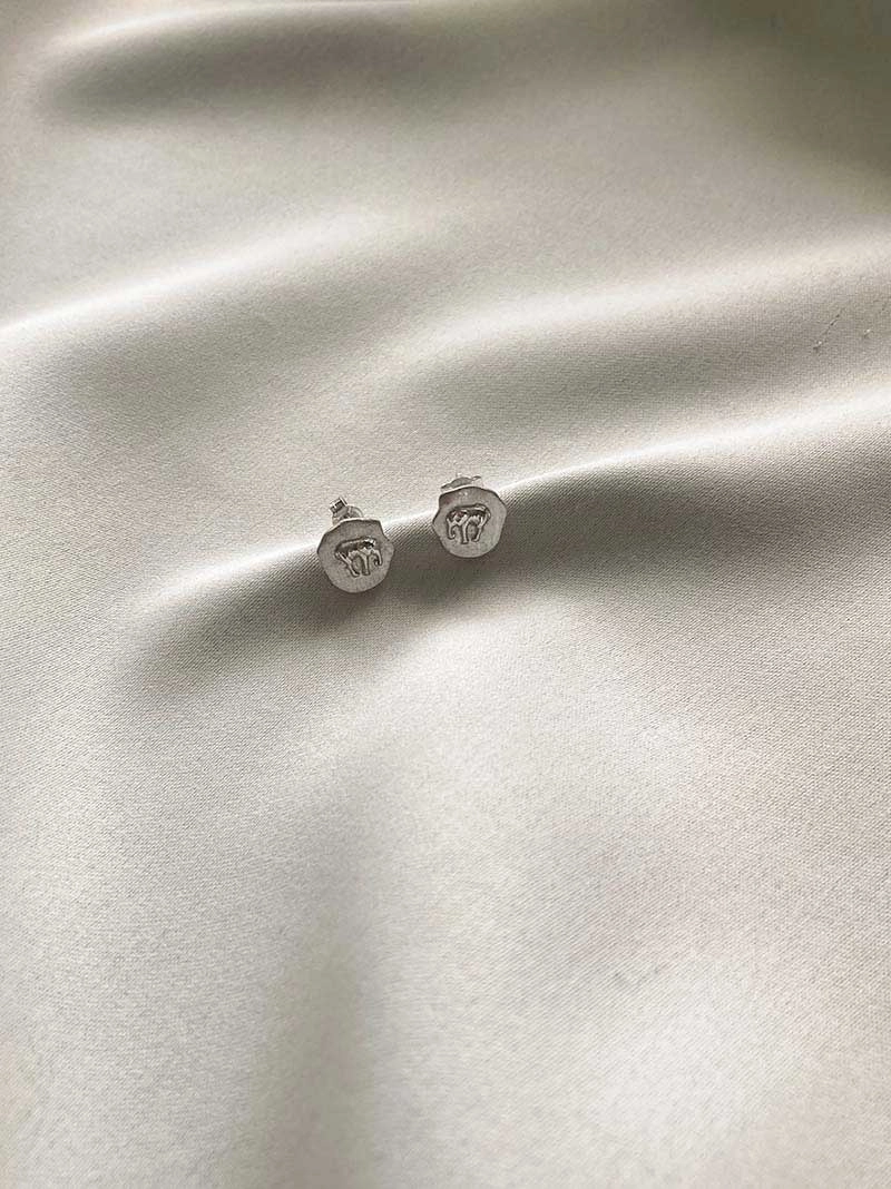 Letters Elephant Stud Ear Silver -CU Jewellery - Snabb frakt & paketinslagning - Nordicspectra.se
