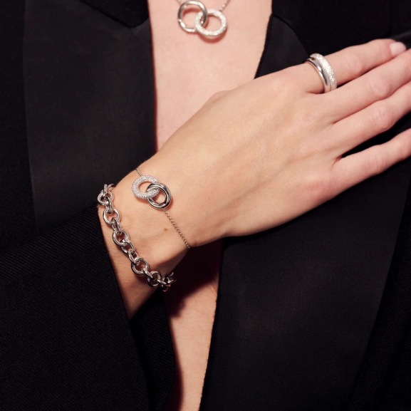 Teil der Carrara-Kollektion.