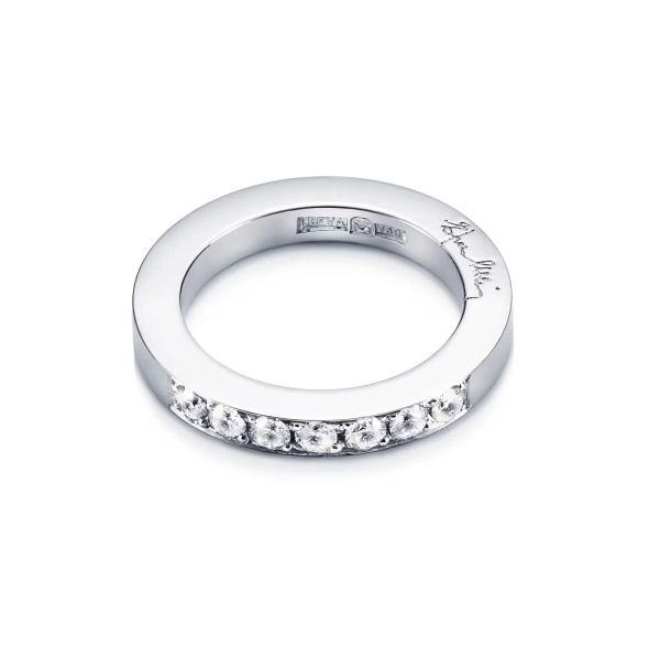 7 Stars & Signature Ring Platinum i platina med sju briljantslipade diamanter och Efva Attlings signatur på sidan.