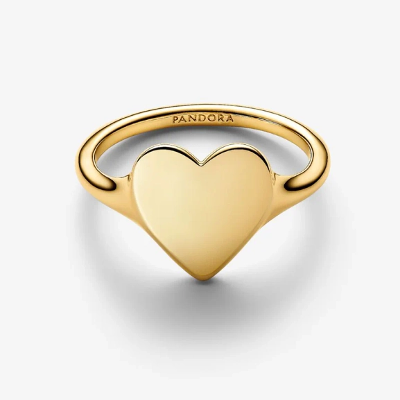 Vit Hjärtformad Sten Ring Guld från Pandora ME. En symbol för kärlek och gemenskap med strålande hjärtformad sten omgiven av skimrande emalj. Perfekt för att uttrycka dina innersta känslor.