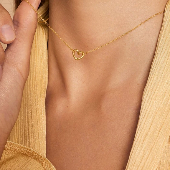 Produktbild av Drakenberg Sjölin Love Vibe Gold presentset med halsband och örhängen i 18K återvunnet guld