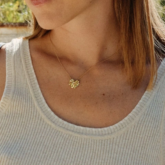 stiliserat blomblad från Edblads Gerana-serie.