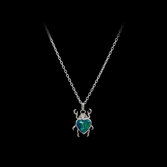 Beetle Necklace i silver med syntetisk opal