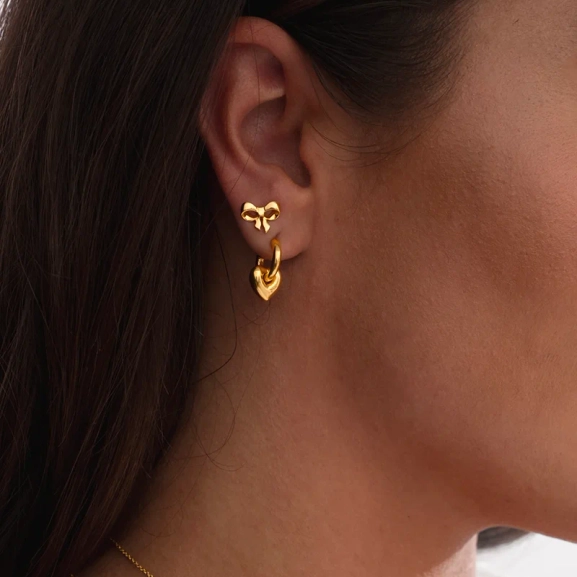 Rosie Mini Studs Gold - Syster P - Snabb leverans & Gratis paketinslagning - Nordic Spectra