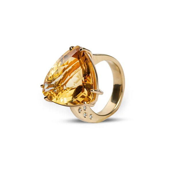 NS ONE 056: Skulptural ring i 18K guld med triangelslipad citrin