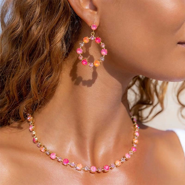 Calanthe Necklace Gold Coral Combo - Caroline Svedbom - Snabb frakt & paketinslagning - Nordicspectra.se