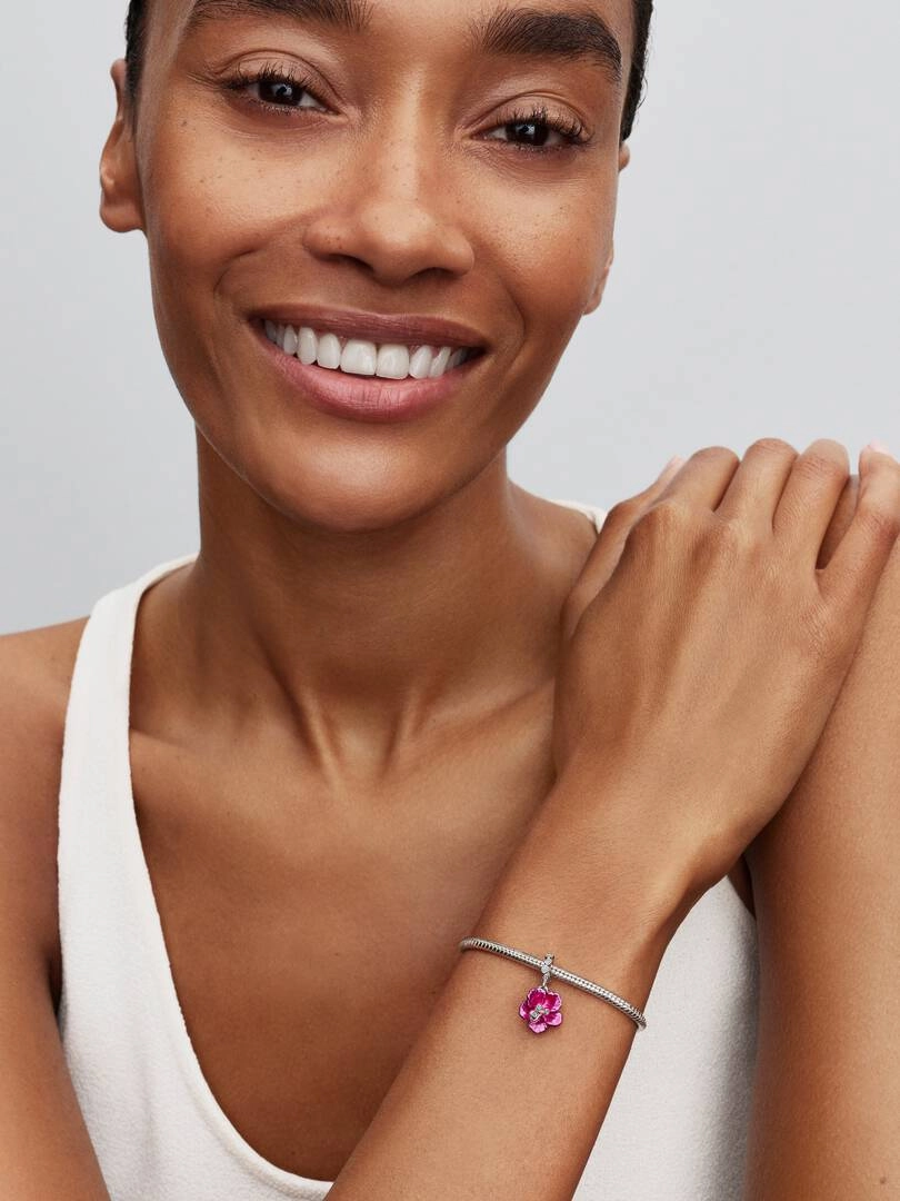 Pandora Hibiscus Hängberlock i silver med rosa emalj och glittrande stenar