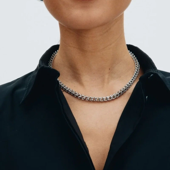 med elegant flätad kedjedesign