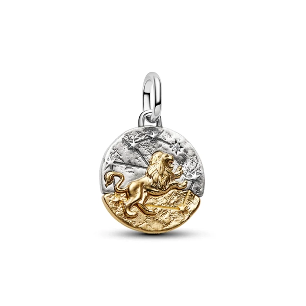 Der Löwenmedaillon-Charm von Pandora ME aus vergoldetem Silber mit einem reisenden Löwen auf der Vorderseite und einem Löwensymbol auf der Rückseite.