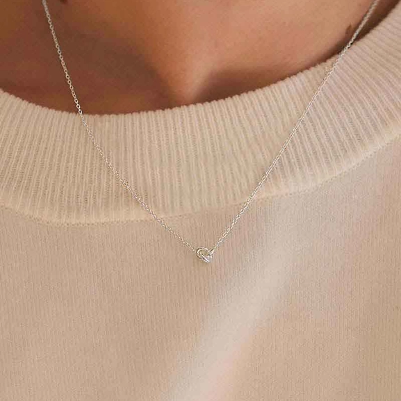 Le Knot Drop Necklace - Drakenberg/Sjölin - Suuri valikoima & ilmainen lahjapaketointi - Nordicspectra.fi