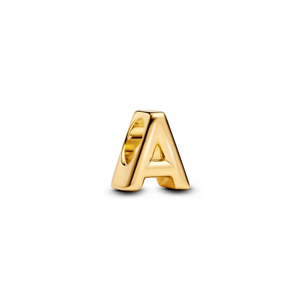 Eleganter Buchstaben-Charm aus 14 Karat vergoldetem Metall von Pandora Moments. Verleihen Sie mit diesem Pandora A-Charm eine stilvolle Aura und bringen Sie Ihre Individualität auf diskrete und raffinierte Weise zum Ausdruck.