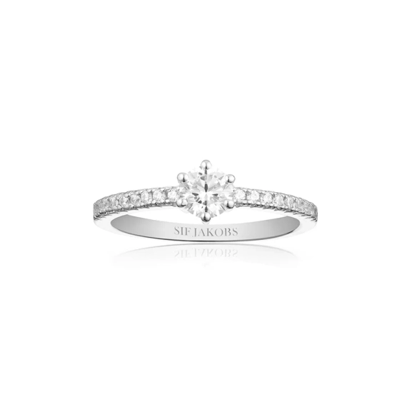 Ellera Uno Grande Ring i silver med en glittrande cubic zirconia-sten från Sif Jakobs kollektion Ellera.