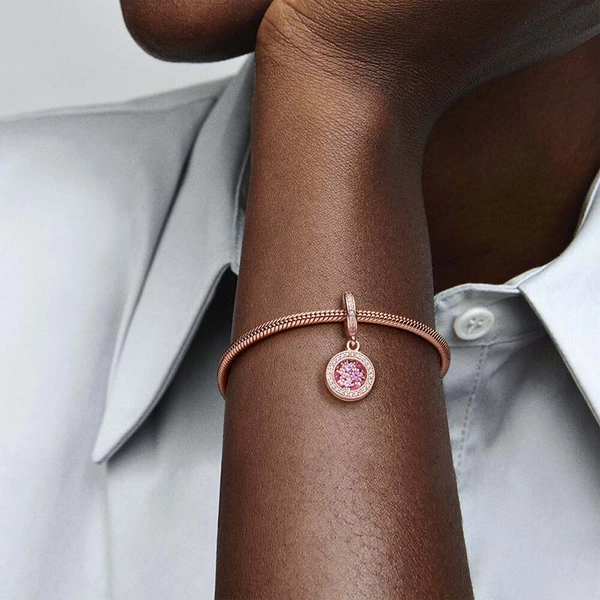 Glittrande Rosa Hängberlock med Dubbelt Hänge Rosé - PANDORA - Snabb frakt & paketinslagning - Nordicspectra.se