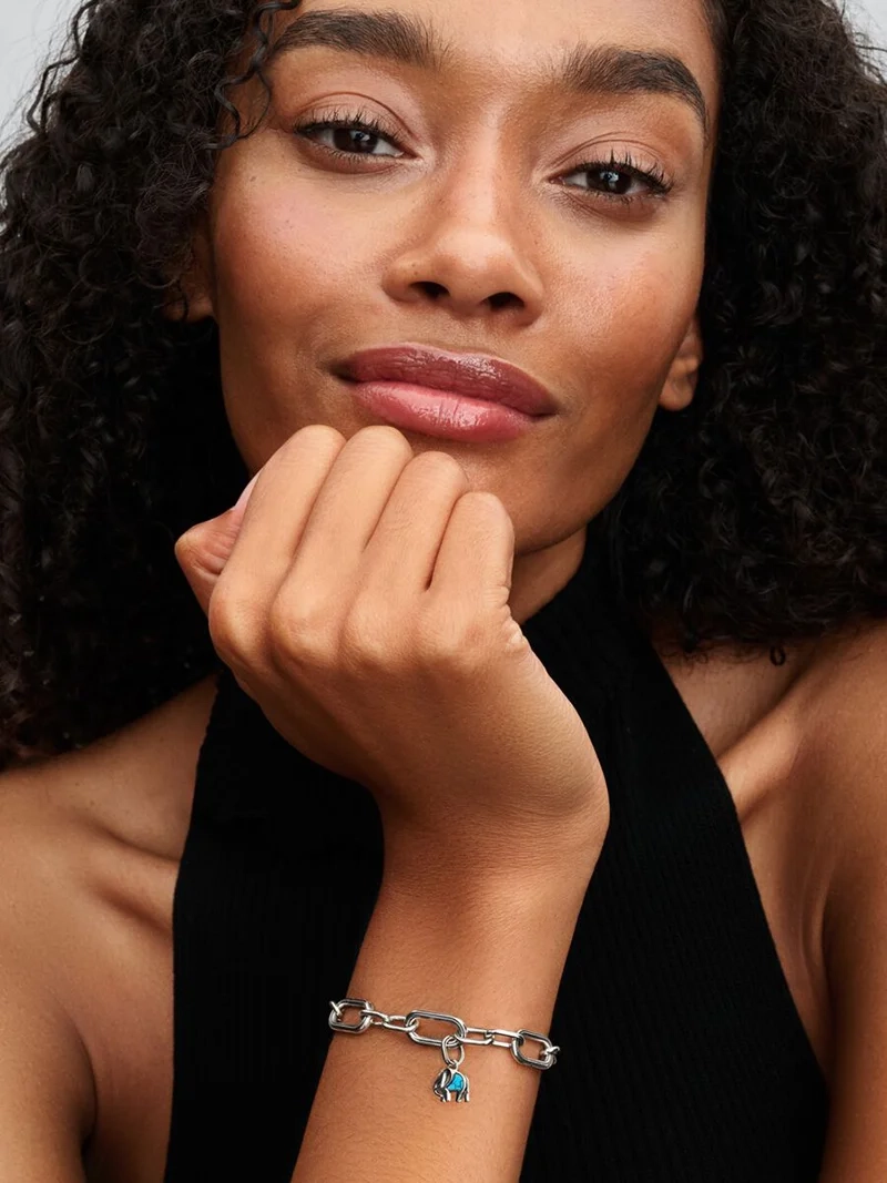 Turkosfärgad Elefant Minihängberlock från Pandora ME i sterlingsilver med turkosinspirerad sten för styrka och visdom.