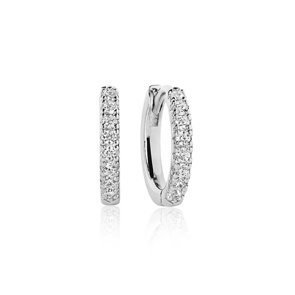 Ellera Medio Örhängen i silver med gnistrande Cubic Zirconia-stenar från Sif Jakobs Ellera-kollektion.