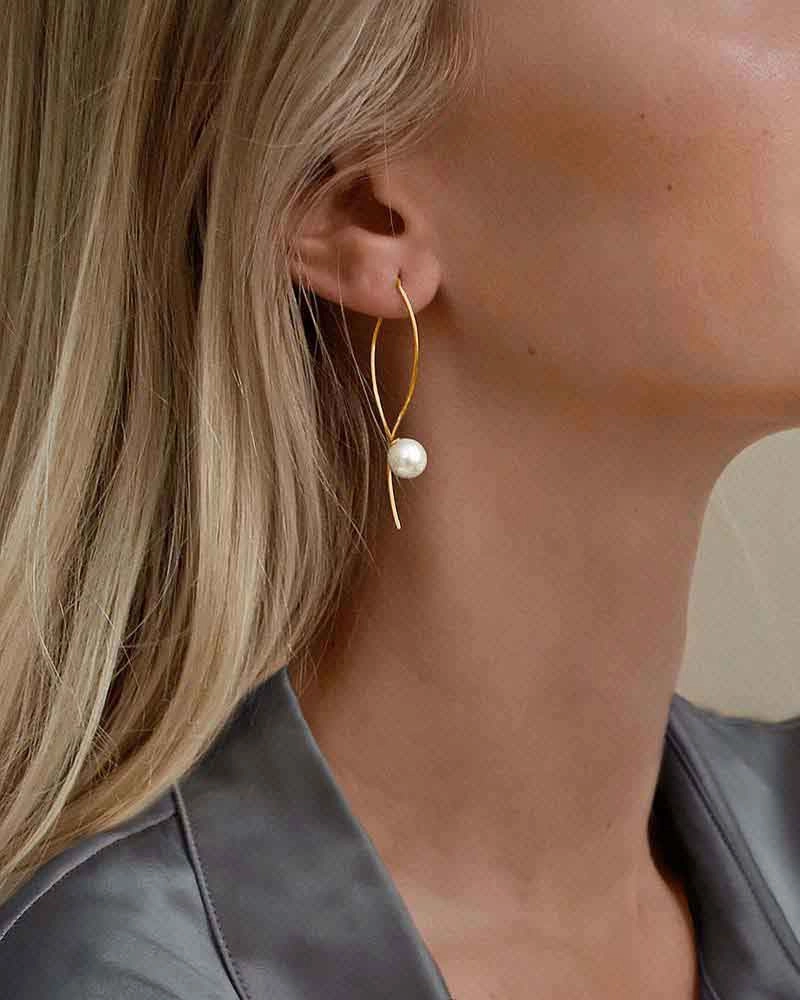 Le Pearl Earrings Gold - Drakenberg/Sjölin - Suuri valikoima & ilmainen lahjapaketointi - Nordicspectra.fi