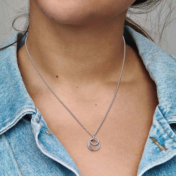Family Always Encircled Pendant Halsband - PANDORA - Snabb frakt & paketinslagning - Nordicspectra.se